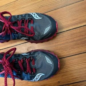 Saucony trail sneakers. Size 8